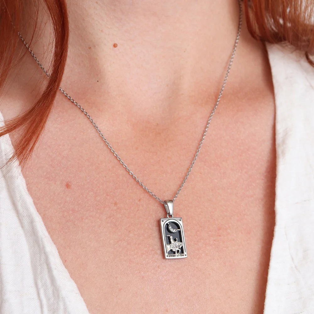 Knight of Cups Pendant Kolye