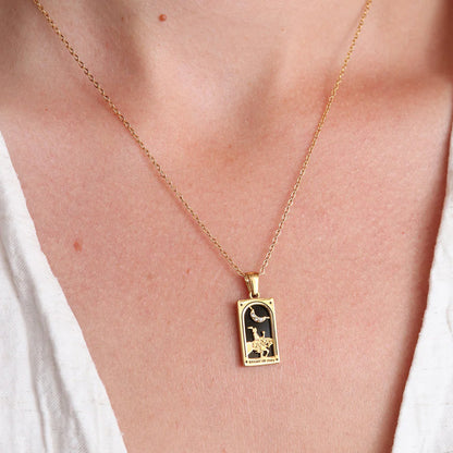 Knight of Cups Pendant Kolye